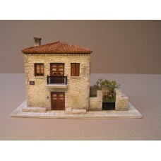 MC30.1003 Ελληνική Παραδοσιακή Διώροφη κατοικία με αυλή